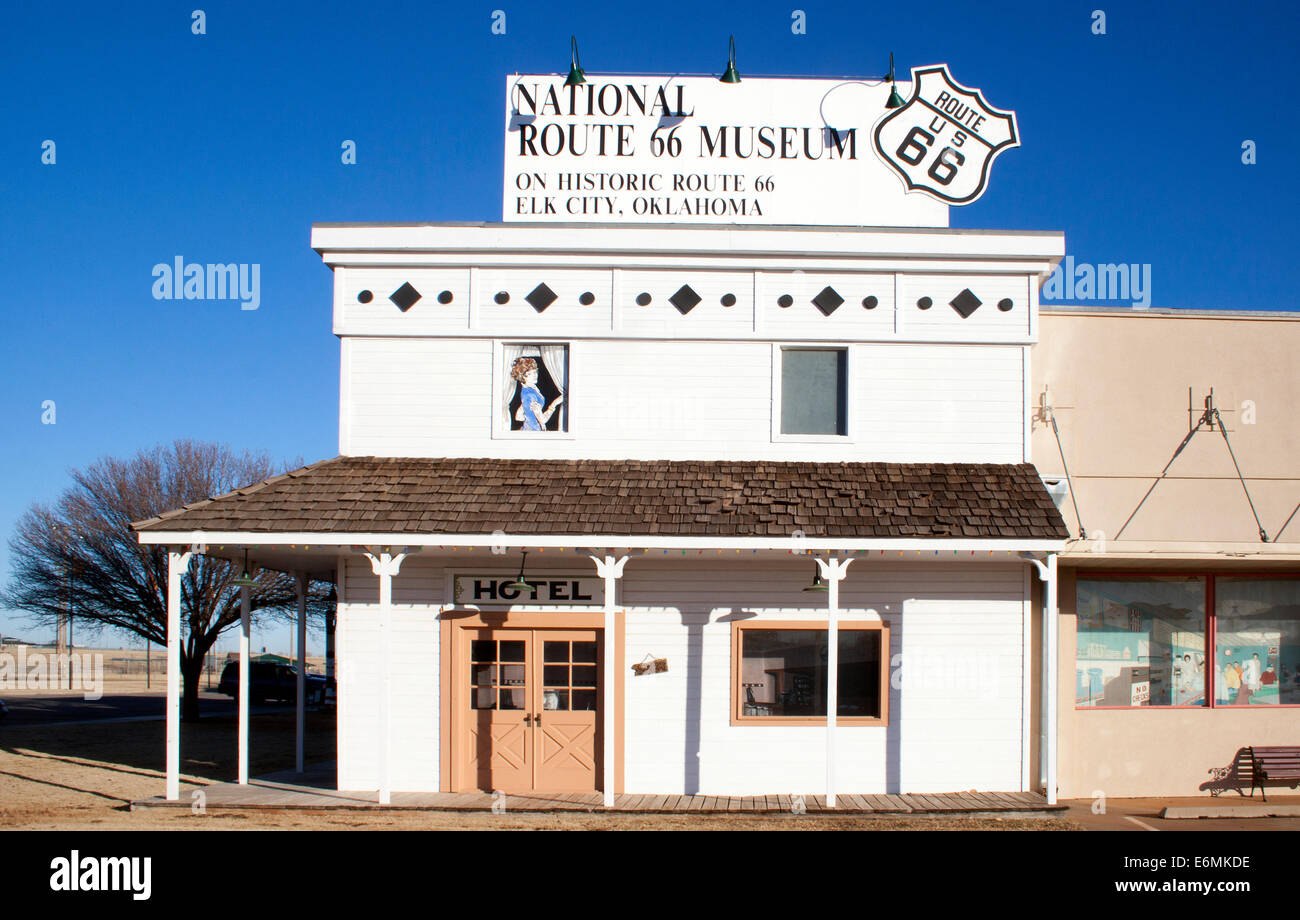 Das National Route 66 Museum in Elk City, Oklahoma, feiert die Geschichte und Kultur der Mutterstraße mit Exponaten und nostalgischem Charme am Straßenrand. Stockfoto