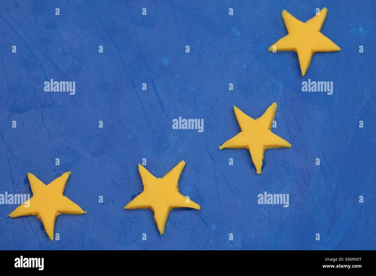 Europaflagge Knetmasse (Child's Play Clay) gemacht. Selektiven Fokus. Flagge von mir gemacht. Stockfoto