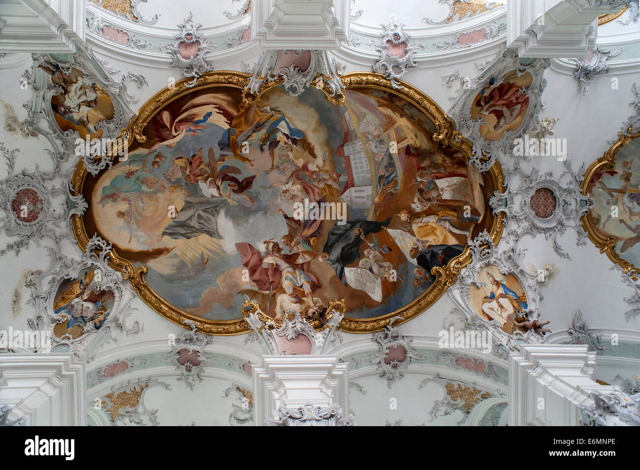 Rokoko-Stil Deckenfresken, St.-Georgs-Kloster, Isny, Allgäu, Bayern, Deutschland Stockfoto