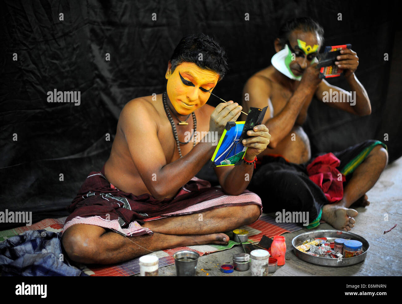 Kathakali-Akteure beim Schminken, Varkala, Süd-West-Indien, Kerala, Indien Stockfoto