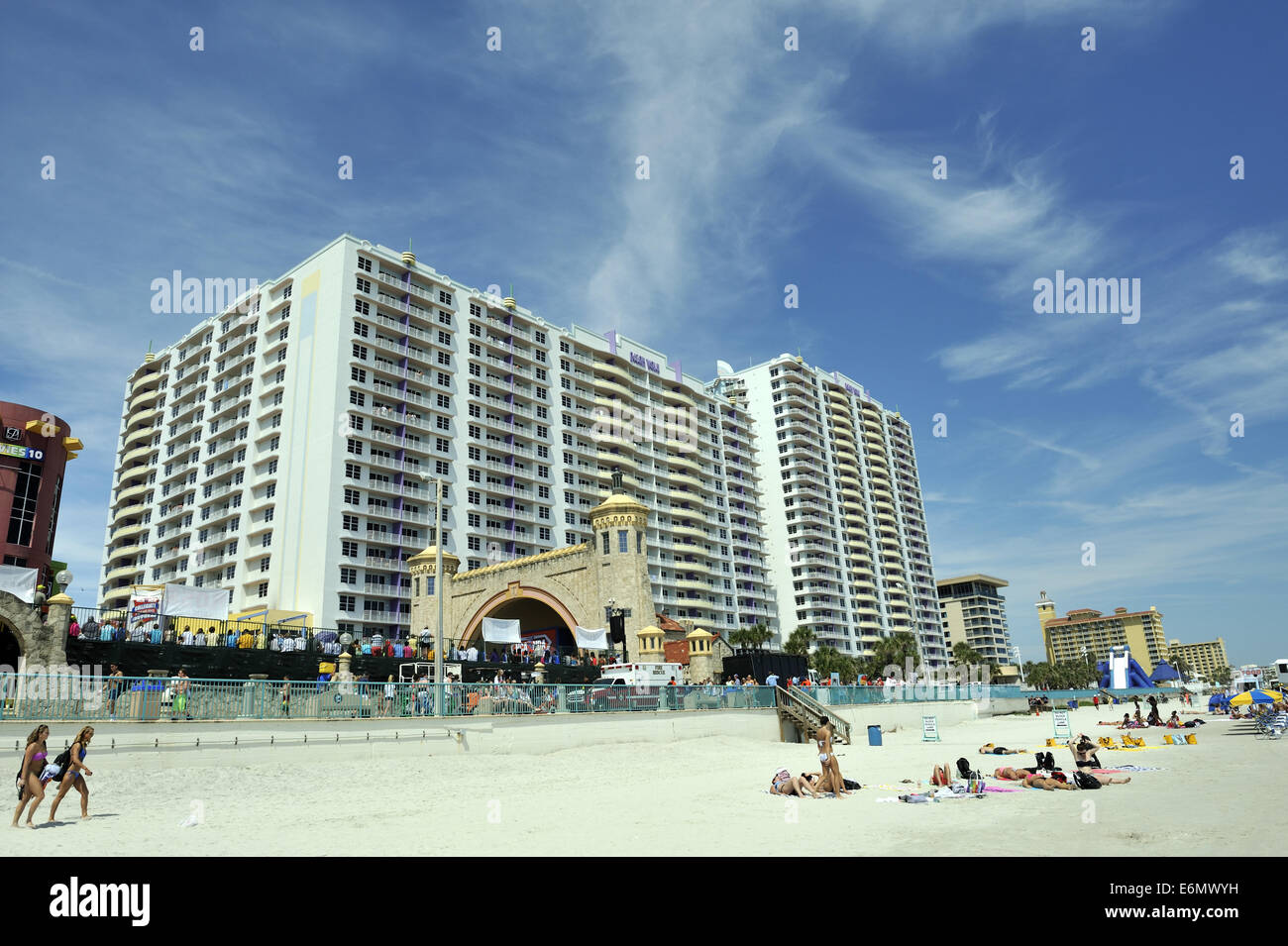 direkt am Meer Gebäude und der Daytona Beach Bandshell. Daytona Beach, Florida, USA Stockfoto