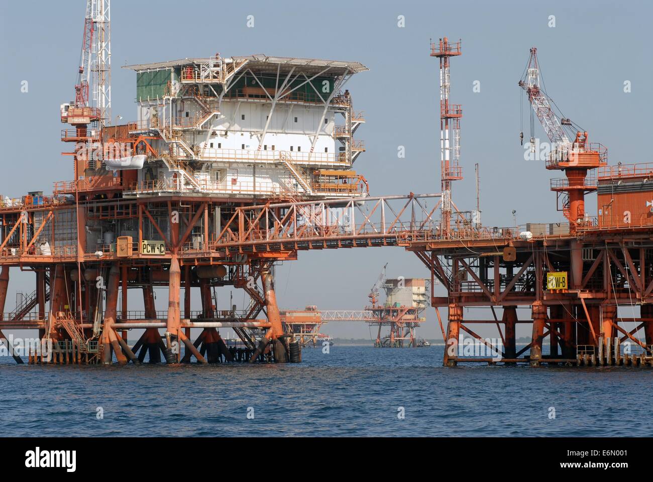 Plattformen für die Gewinnung von Erdöl und Erdgas in Adria Offshore-Ravenna (Italien) Stockfoto