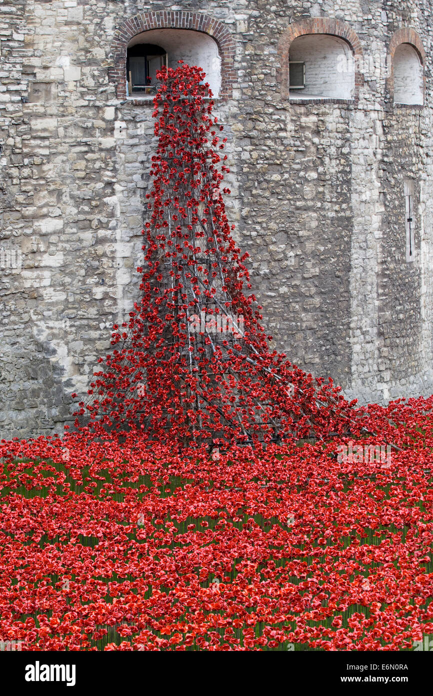 Blut Mehrfrequenzdarstellung Länder und Meere rot, anlässlich der Hundertjahrfeier des Ausbruchs des ersten Weltkrieges "Tower of London England Stockfoto