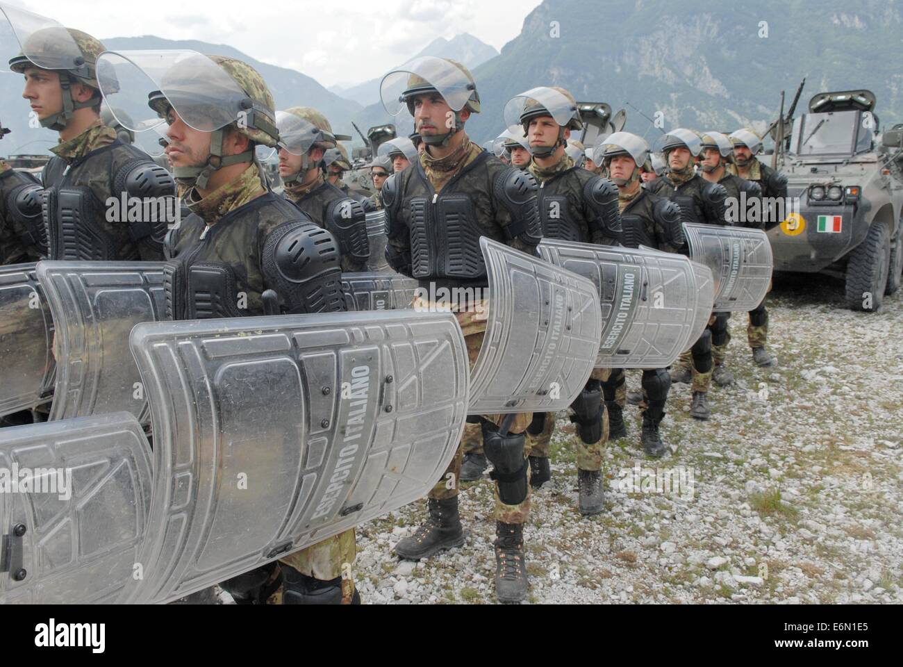 MLF, europäischen multinationalen Land-Kraft; Italienische Armee Mountain brigade Julia training für den Betrieb der öffentlichen Verwaltung Stockfoto