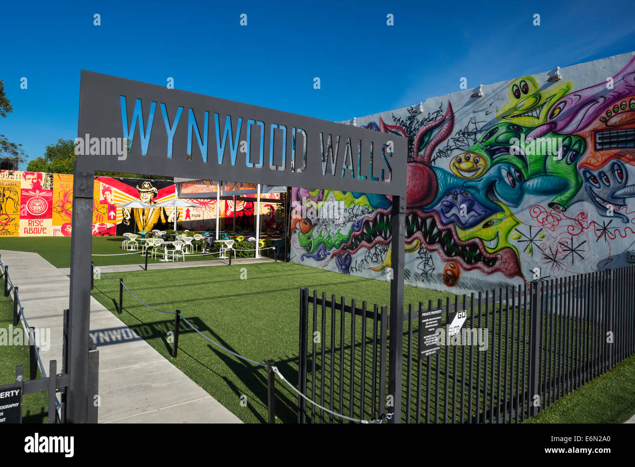 EINGANG ZEICHEN WYNWOOD WÄNDE GEHOBENEN STREET ART CENTER WYNWOOD MIAMI FLORIDA USA Stockfoto