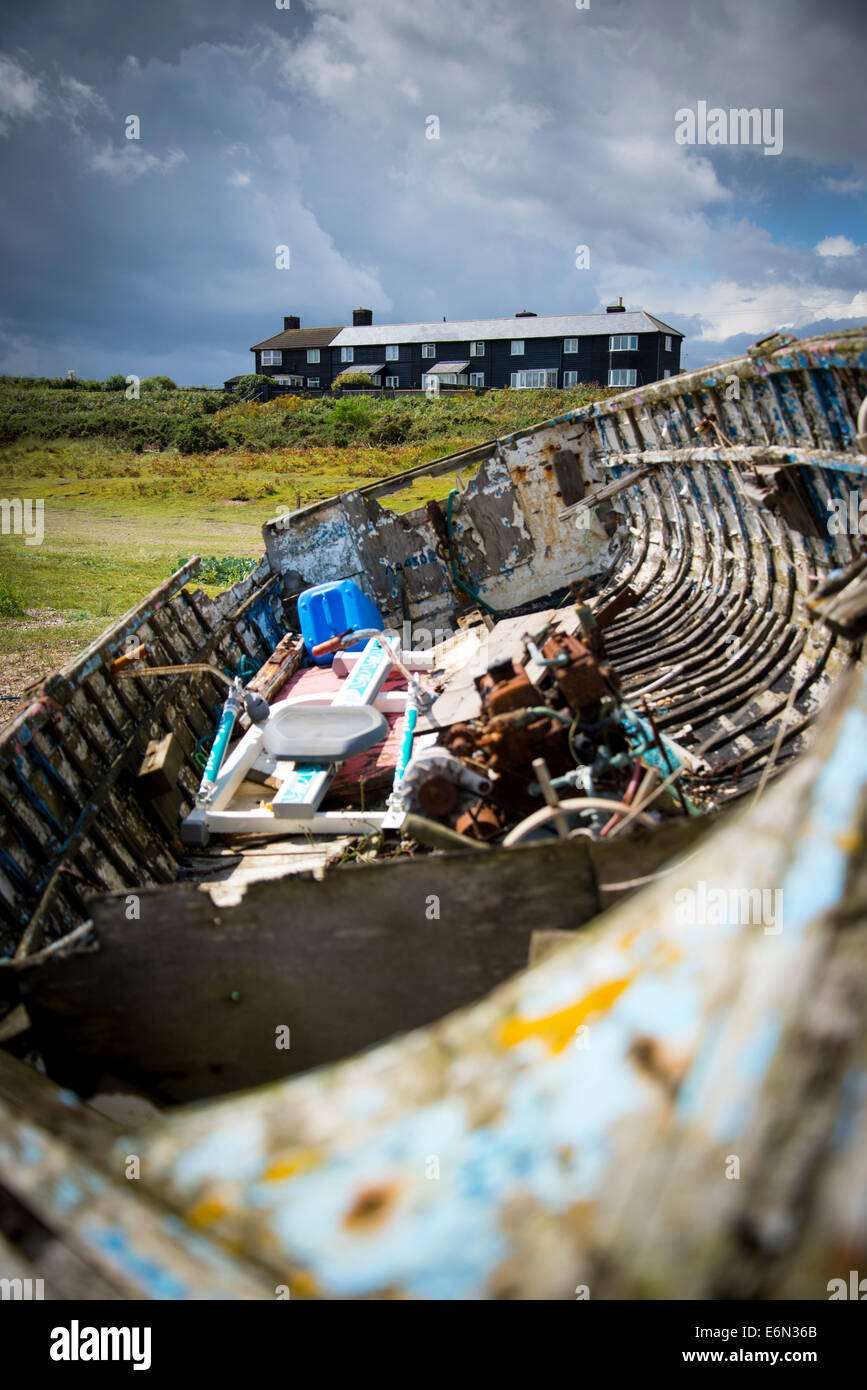 Angelboot/Fischerboot und Hütten - Sizewell Stockfoto