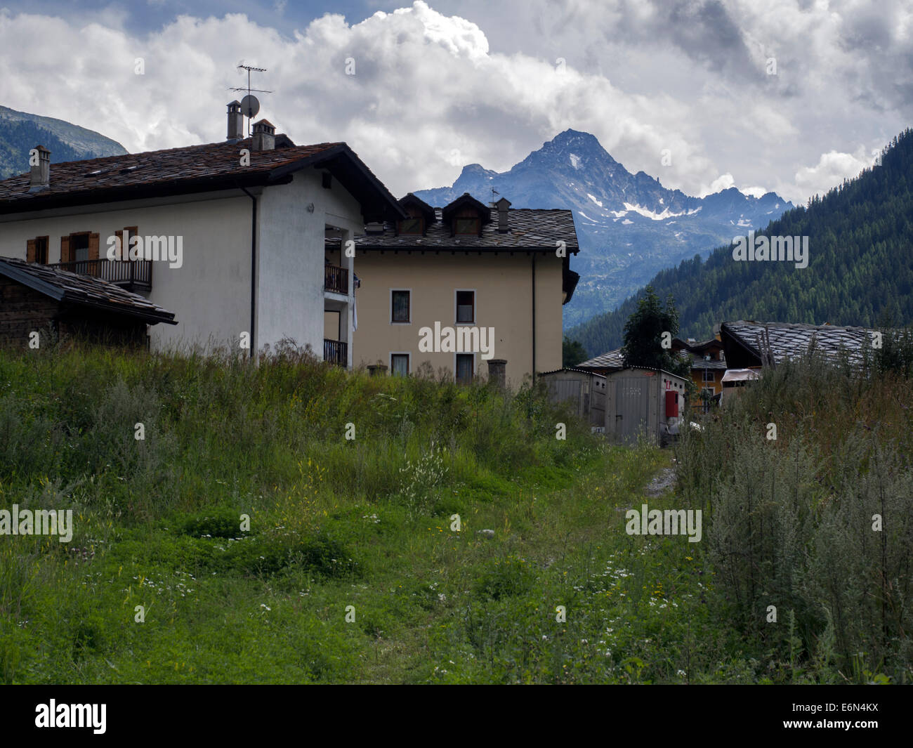 La Thuile, in den italienischen Alpen, entlang einer Straße von Pré-Saint-Didier im Nordwesten bis zu den kleinen St. Bernhard-Pass Stockfoto