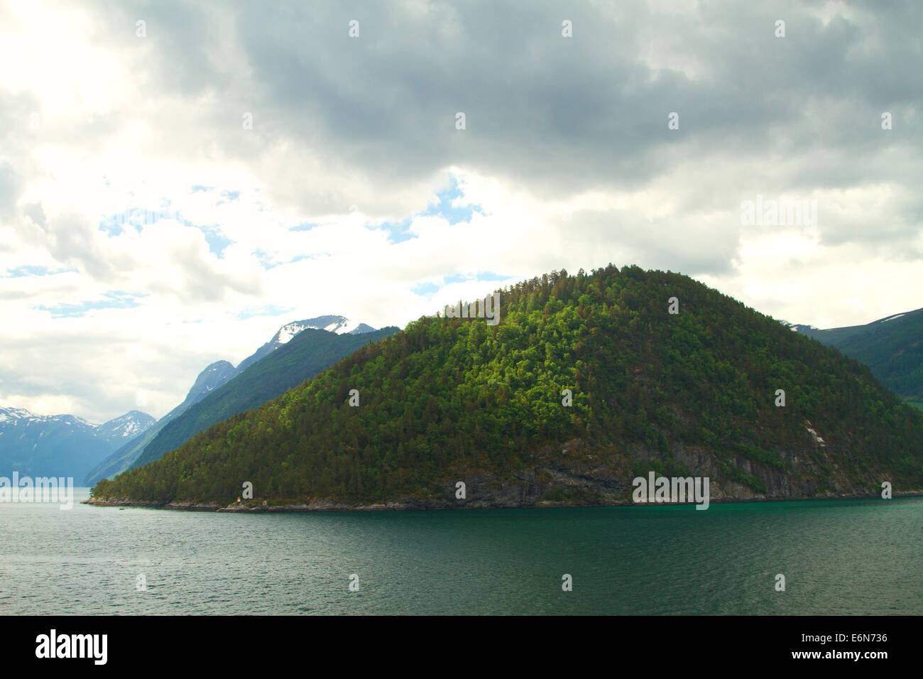 malerische Landschaften der nördlichen norwegischen Fjorde. Stockfoto