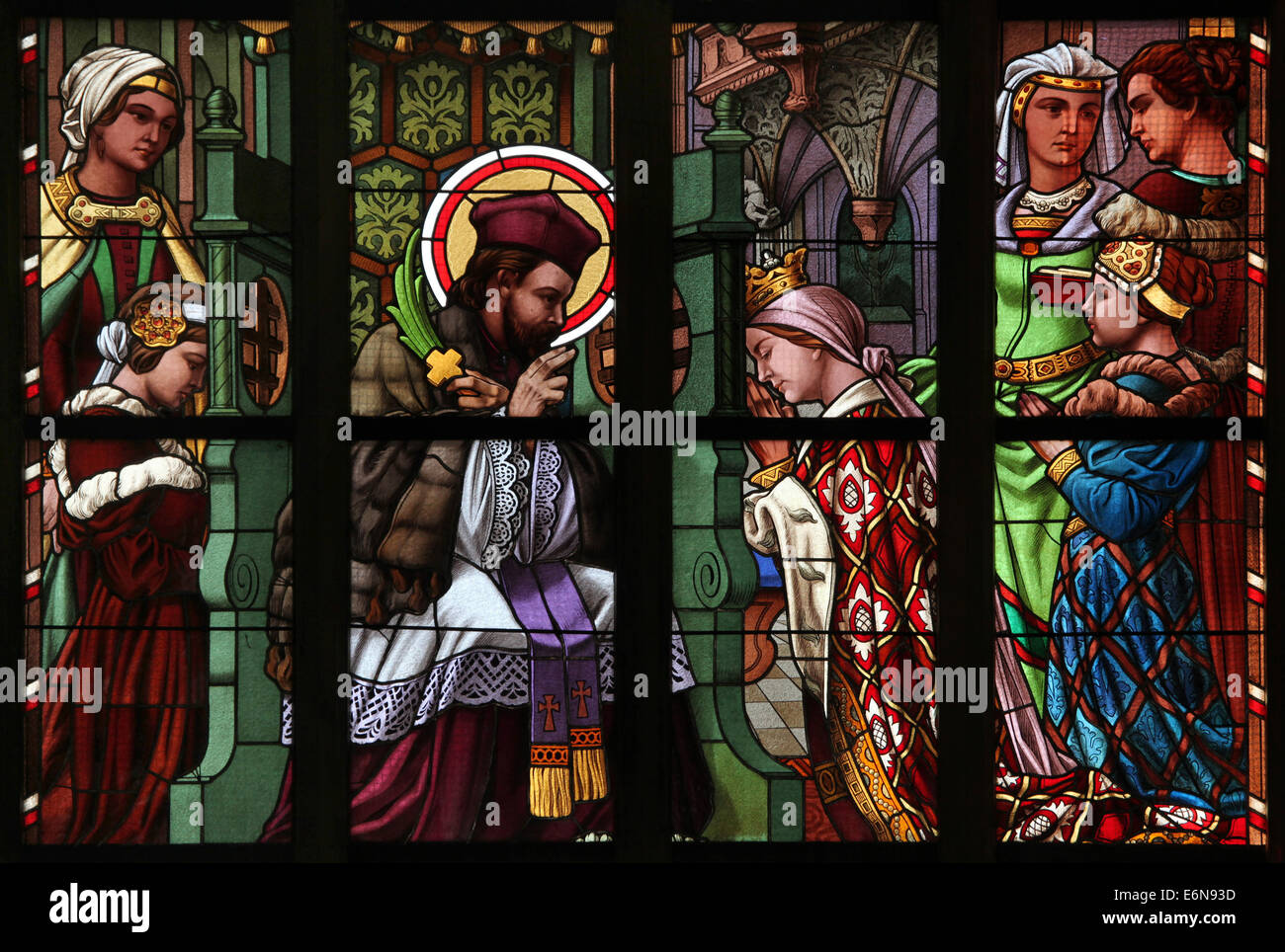 Johannes von Nepomuk und Königin Sophia. Glasfenster in der Kirche St. Barbara in Kutná Hora, Tschechische Republik. Stockfoto