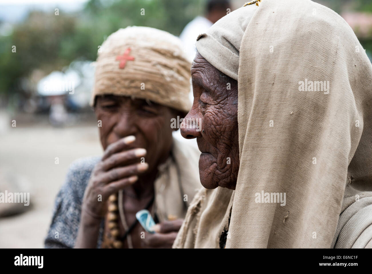 Sehr arme Pilger in Lalibela, Äthiopien. Stockfoto