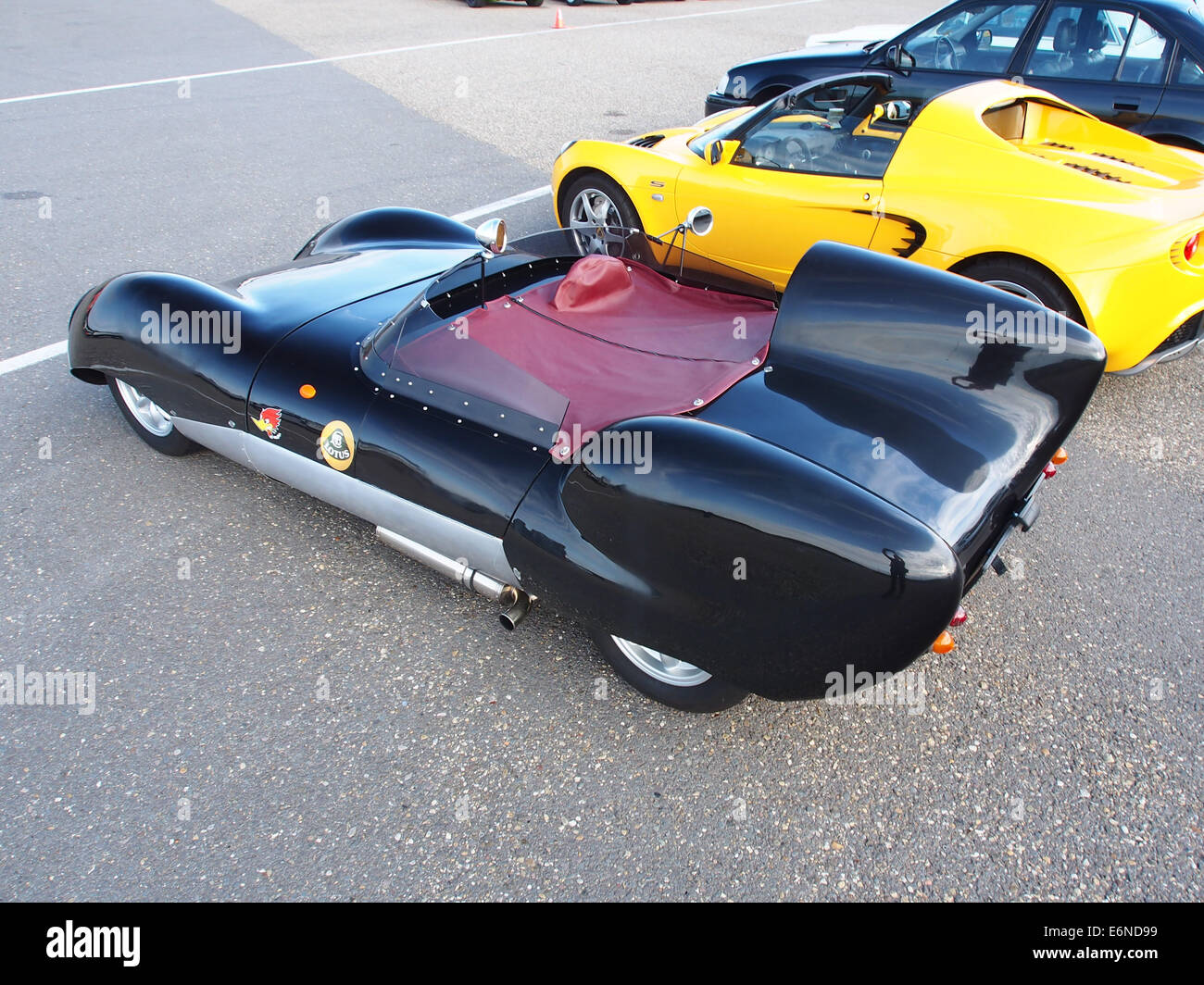 Eine Nachbildung des Lotus Eleven, eines leichten Sportwagens, der in den späten 1950er Jahren eingeführt wurde Der Lotus Eleven ist bekannt für sein Design und seine Leistung und ist in Motorsportkreisen sehr beliebt. Stockfoto