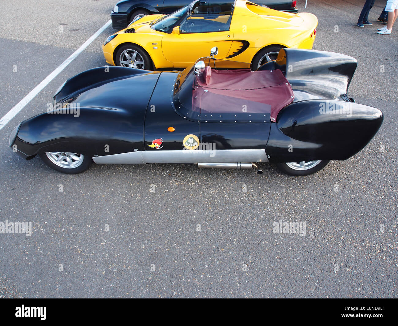 Eine Nachbildung des Lotus Eleven, eines leichten Sportwagens, der ursprünglich in den 1950er Jahren hergestellt wurde Bekannt für sein hervorragendes Handling und seine Leistung, ist es ein beliebtes Modell bei Autoliebhabern und Sammlern von Oldtimern. Stockfoto