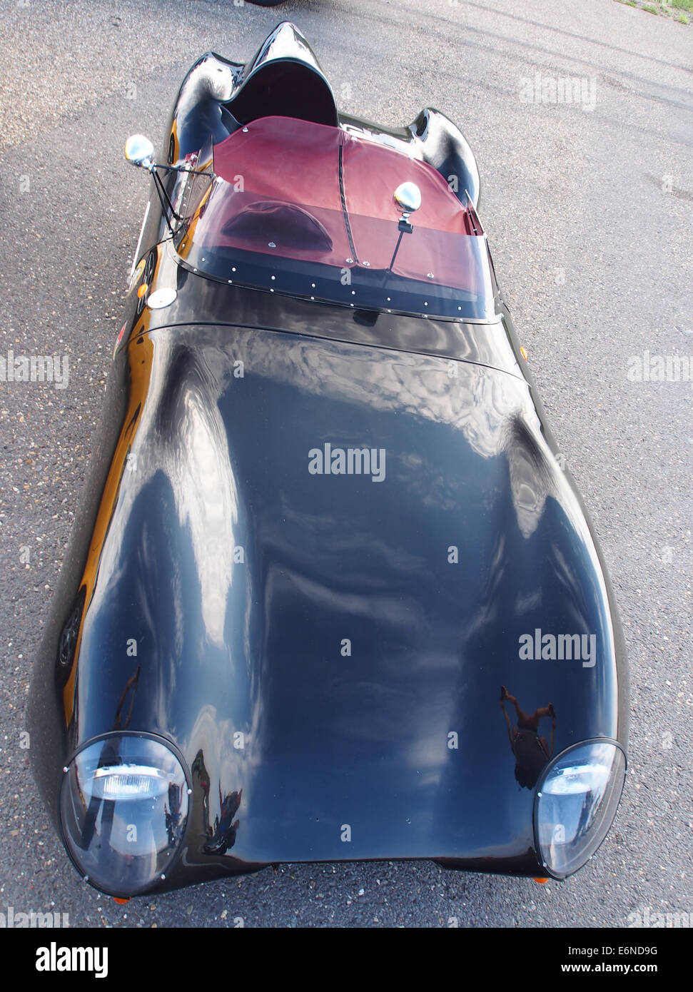 Eine Nachbildung des Lotus Eleven, eines leichten Sportwagens, der erstmals 1956 eingeführt wurde. Dieses Modell ist bekannt für sein agiles Handling und sein unverwechselbares Design und ist nach wie vor bei Oldtimern und Sammlern beliebt. Stockfoto