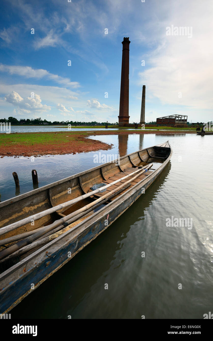 Angelboot/Fischerboot auf dem See. Stockfoto