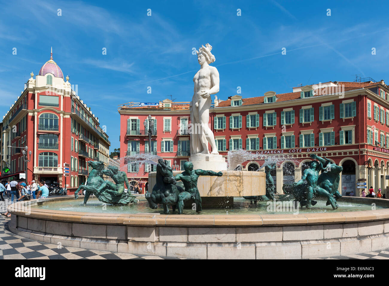 Nizza, Frankreich, Fontaine du soleil Springbrunnen und Statue des Apollo in Place Massena Square, Nice, Provence, Frankreich, Europa Stockfoto