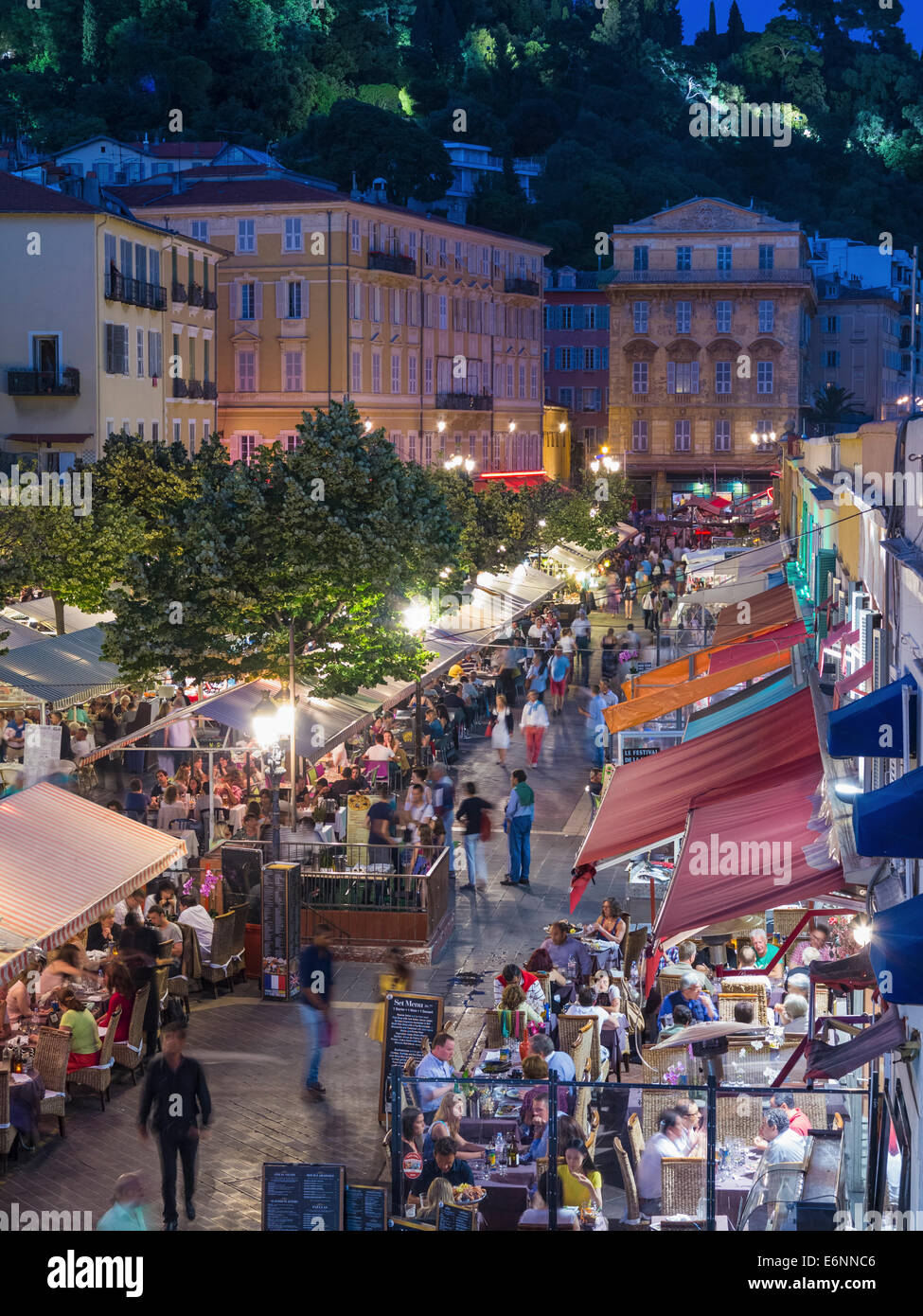 Nizza, Frankreich - Restaurants in der Altstadt von Nizza, Frankreich bei Nacht Stockfoto