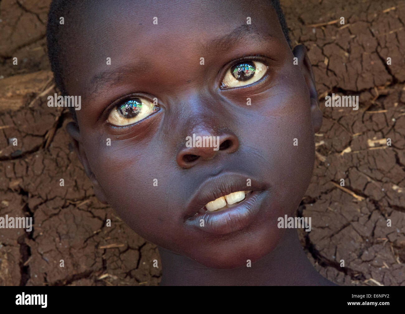Majang Stamm junge mit großen Augen Portrait, Majangir, Äthiopien Stockfoto