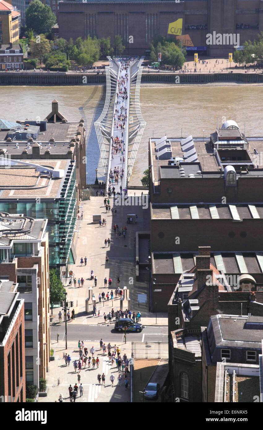 Luftaufnahme der Millennium Bridge London Stockfoto