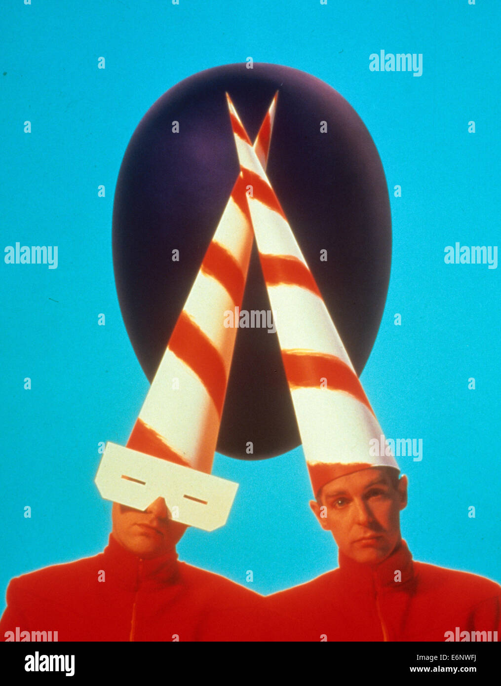 PET SHOP BOYS-Promo-Foto von UK Synth-pop-Duo über 1990 mit Neil Tennant und Chris Lowe auf der linken Seite Stockfoto