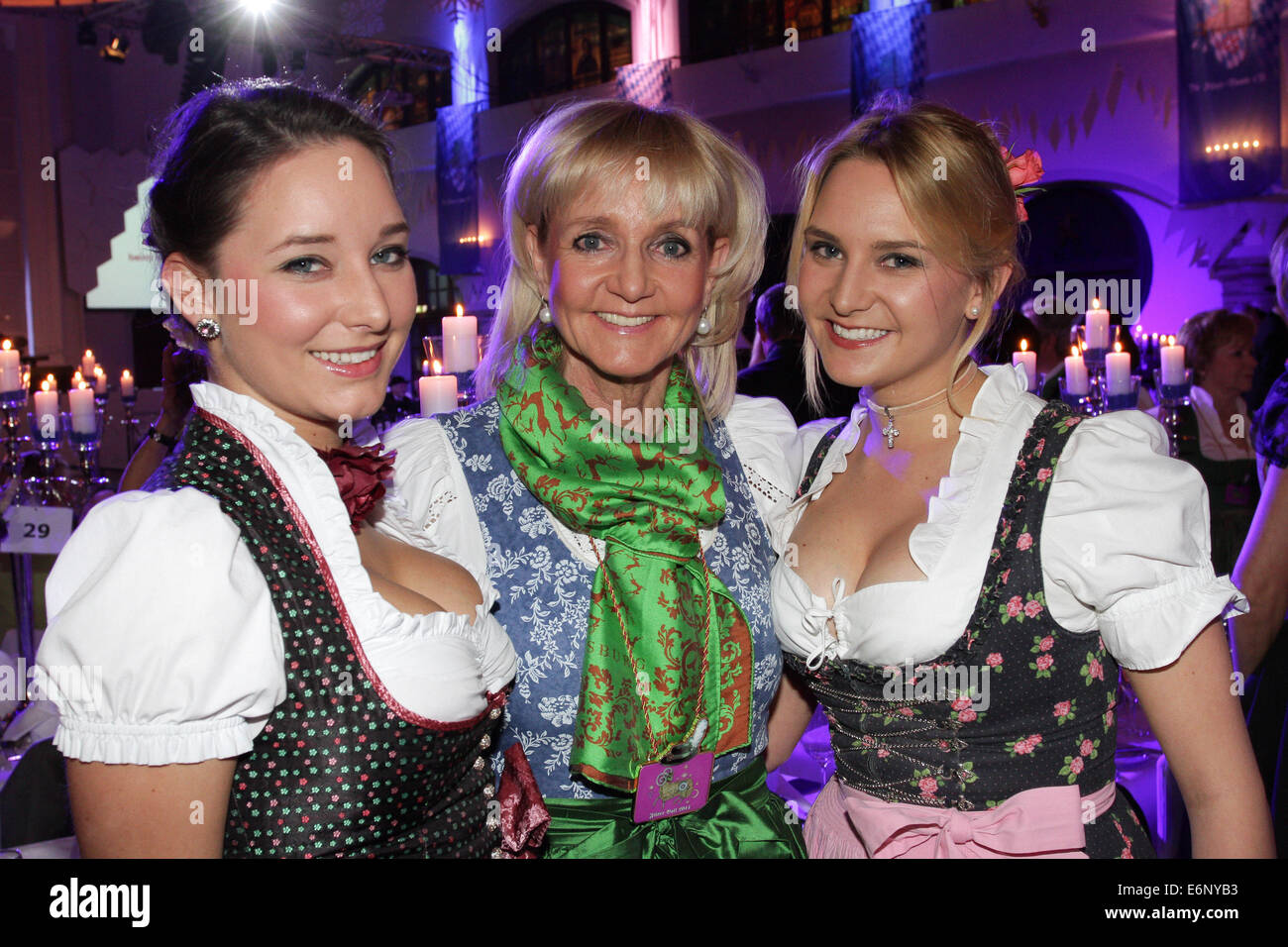 Prominente, die Teilnahme an der traditionellen Filserball 2014 bei Loewenbraeukeller.  Mitwirkende: Christa Kinshofer, Alexandra, Stephanie Where: München wenn: 21. Februar 2014 Stockfoto