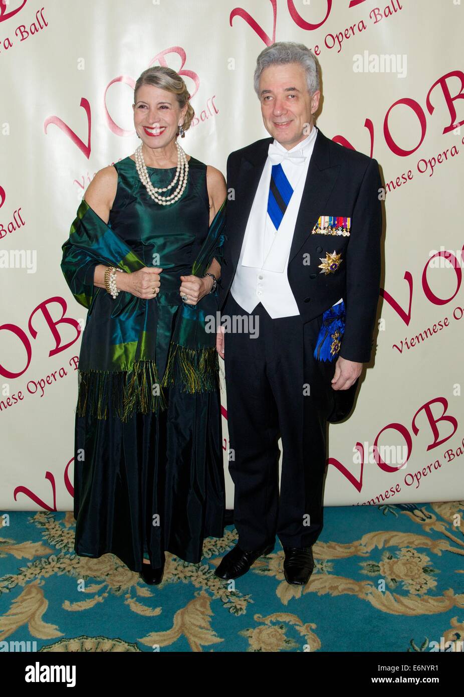 59. aufeinander folgenden Wiener Opernball, mit Ehrengästen Carmen Dell'Orefice und Sherrill Milnes profitieren und Carnegie Hall 3 Wochen All-Boro NYC Austrian Cultural Festival im The Waldorf Astoria Hotel New York City mit starten: Thomas Mai Stockfoto