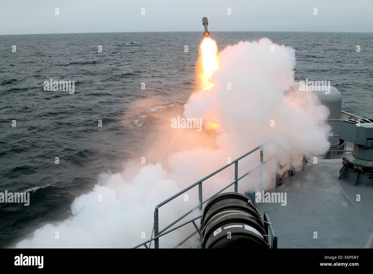 Anti-u-Boot Raketenstart von FNS Uusimaa im Atlantischen Ozean, Mai 2014. Stockfoto