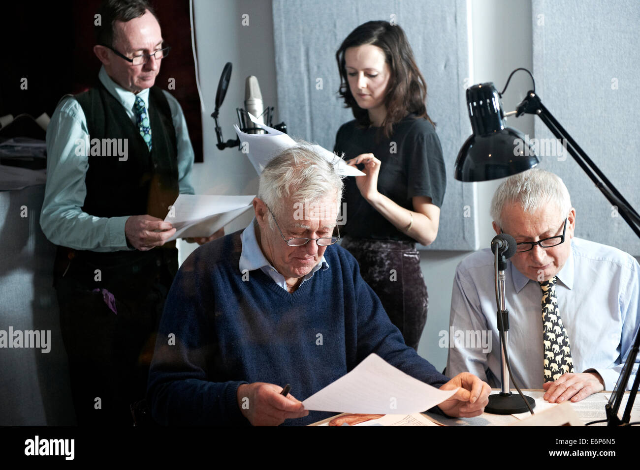 Richard Ingrams, Paul Bailey, Craig Brown, A N Wilson, Tallulah Brown, Eleanor Bron während einer Aufzeichnung Craig Brown und Freunde Stockfoto