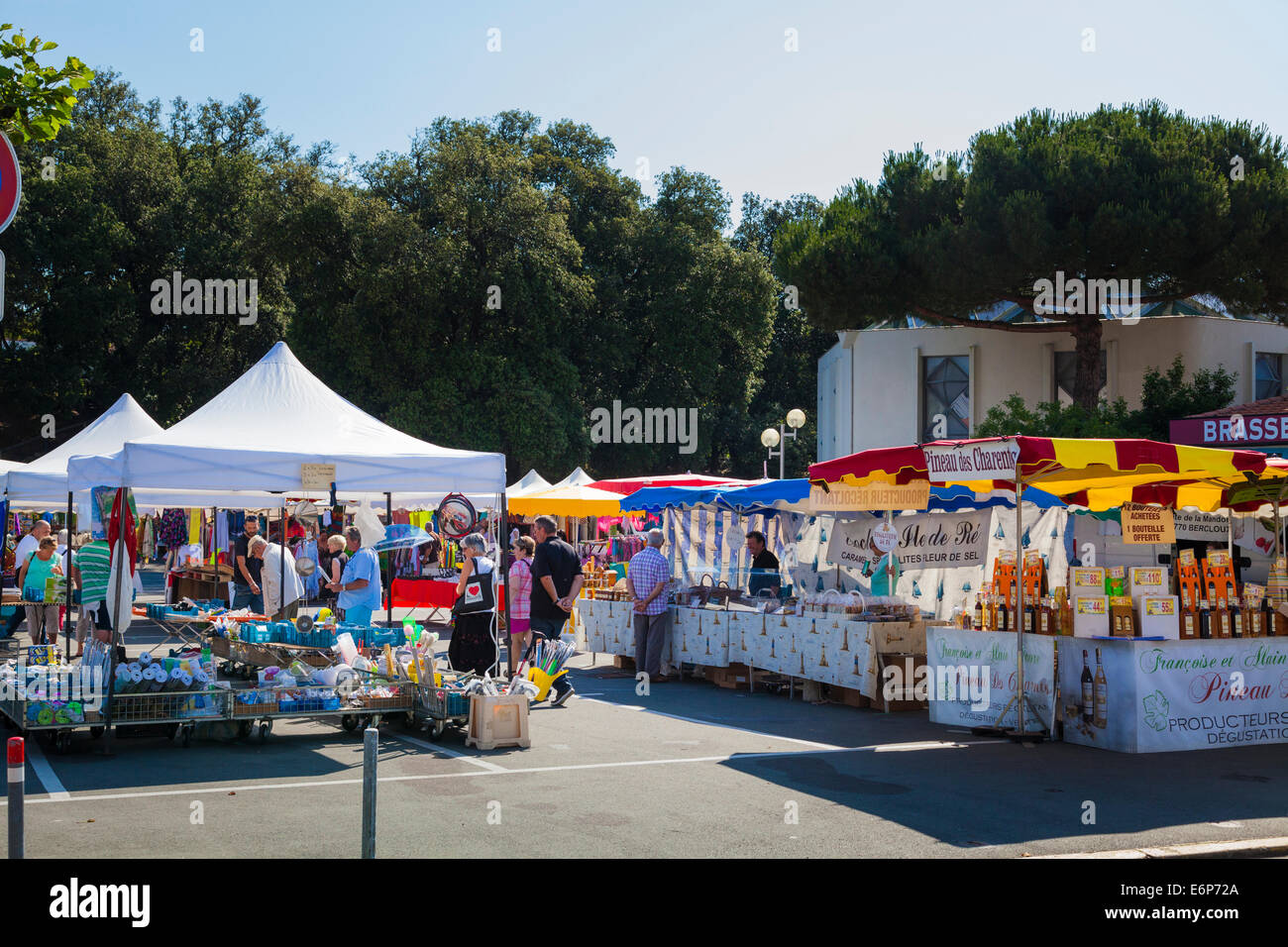 Französischen Markt an Saint-Palais-Sur-Mer in der Nähe von Royan. Stockfoto