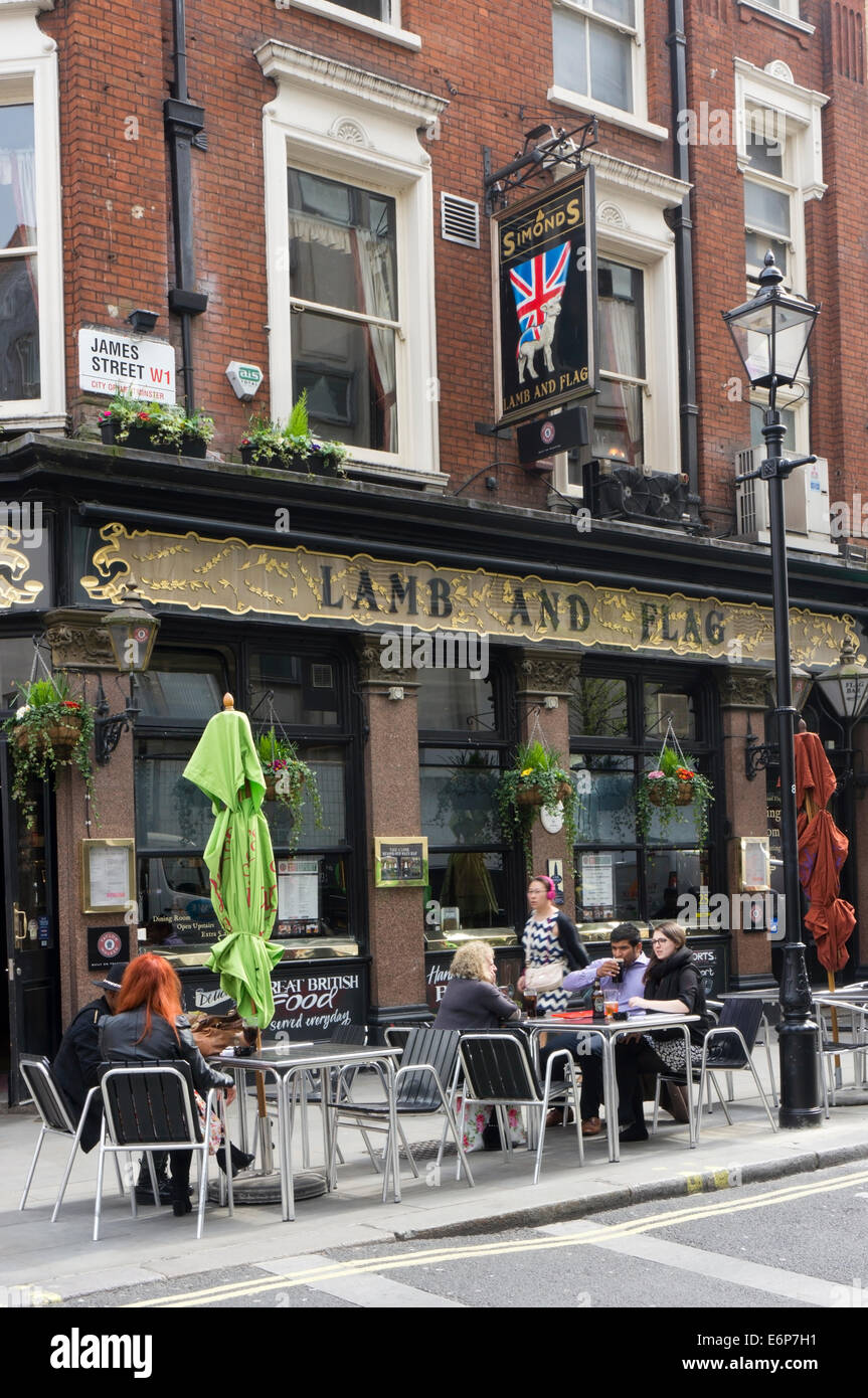 Das Lamm und Fahne Pub in der James Street, London. Stockfoto