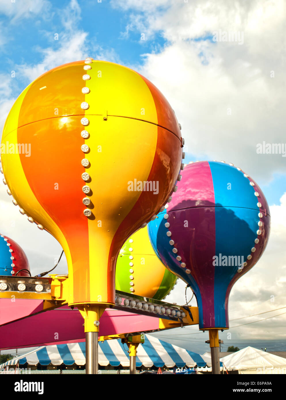 bunte Metall Luftballons auf einem Jahrmarkt Stockfoto