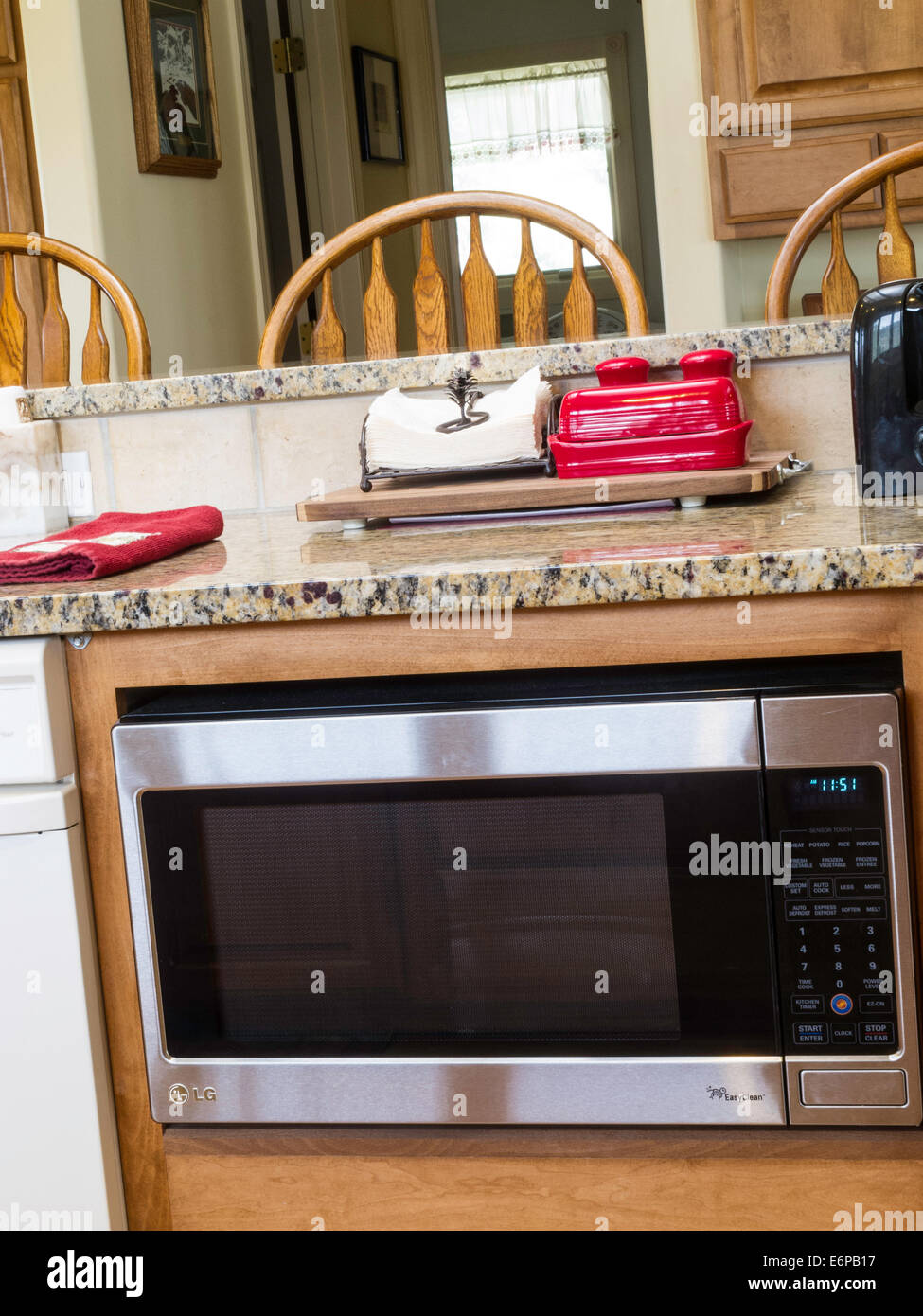 LG Rückraumgestaltung Ofen, gehobene Küche zu Hause Interieur, Mt, USA Stockfoto