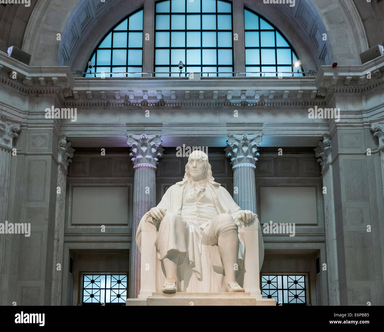 Benjamin Franklin Statue am Franlin Institut, Philadelphia, Pennsylvania, USA. Stockfoto