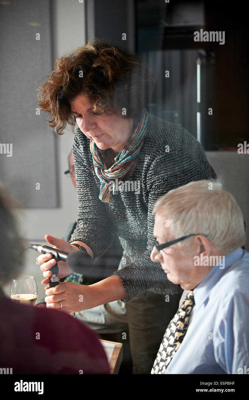 Richard Ingrams, Paul Bailey, Craig Brown, A N Wilson, Tallulah Brown, Eleanor Bron während einer Aufzeichnung Craig Brown und Freunde Stockfoto
