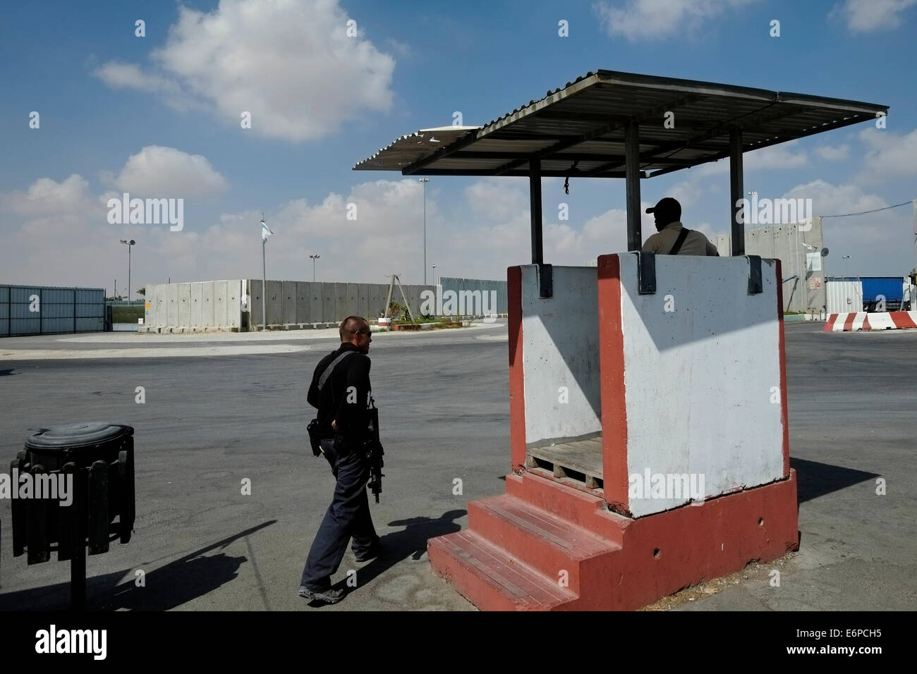 Israelische Sicherheitskräfte am Grenzübergang Kerem Shalom an der Kreuzung der Grenze zwischen Gaza-Streifen und Israel und der Grenze zwischen Gaza-Ägypten. Israel Stockfoto