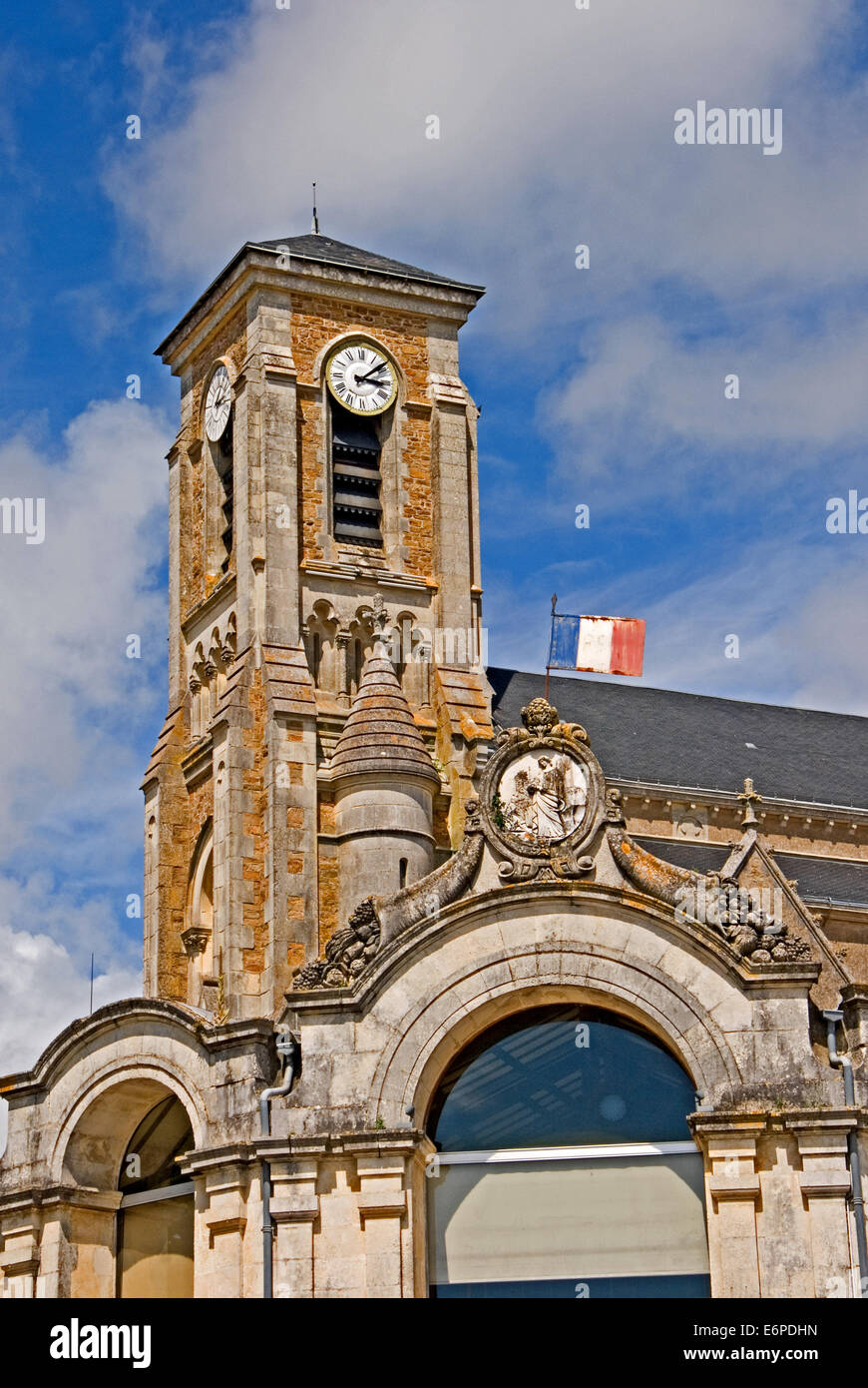 Reich verzierte Kirchturm in Talmont St Hilaire in der Vendee-Region. Stockfoto