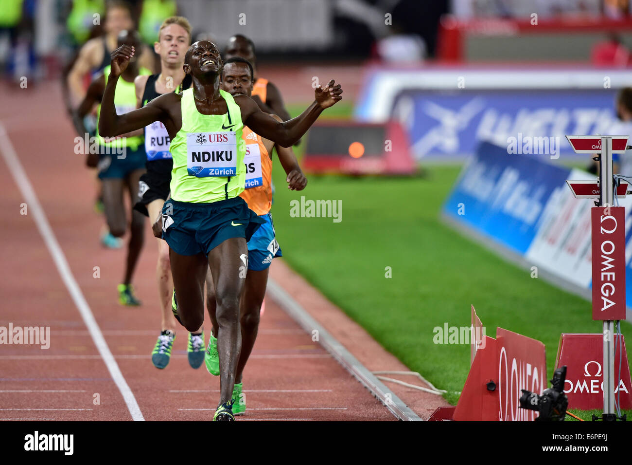 Zürich, Schweiz. 28. August 2014. Caleb Mwangangi Ndiku (KEN) zeichnet sich bei der 5000m-Lauf bei der IAAF Diamond League-Leichtathletik-Meeting in Zürich. Bildnachweis: Erik Tham/Alamy Live-Nachrichten Stockfoto