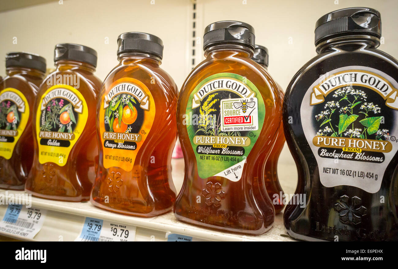 Flaschen "Produkt der USA" Honig sind in einem Supermarkt in New York gesehen. Stockfoto