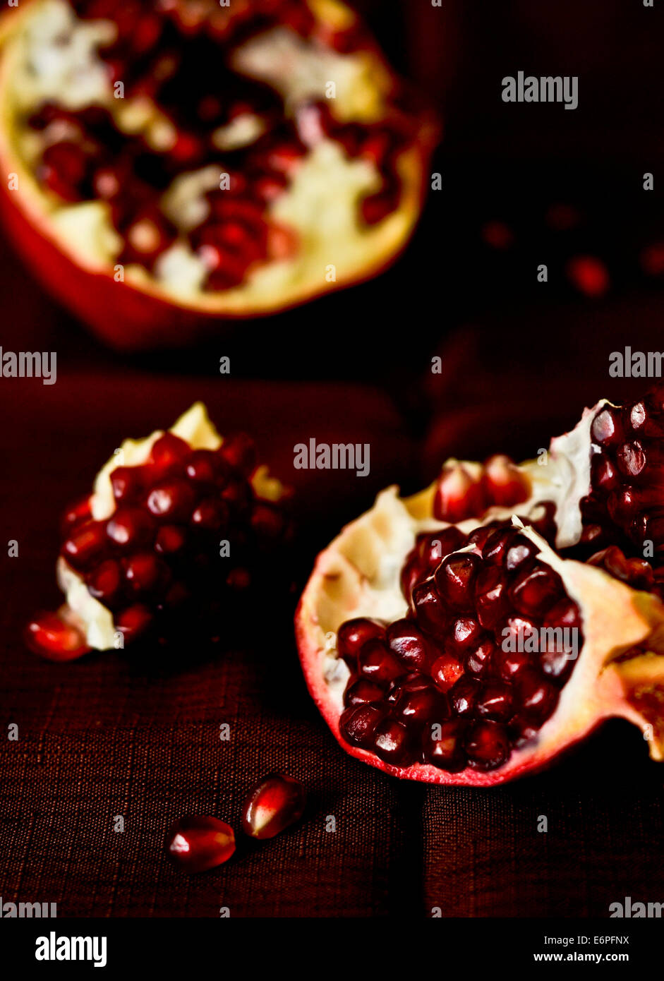 Granatapfel mit Samen Stockfoto