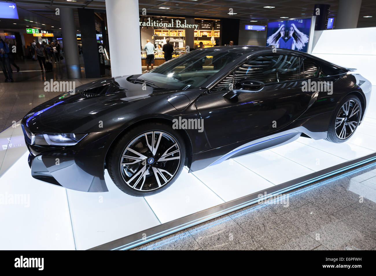 FRANKFURT, Deutschland - 28. August 2014: Foto des schwarzen BMW Serie i8 Innovation Wagen Stockfoto