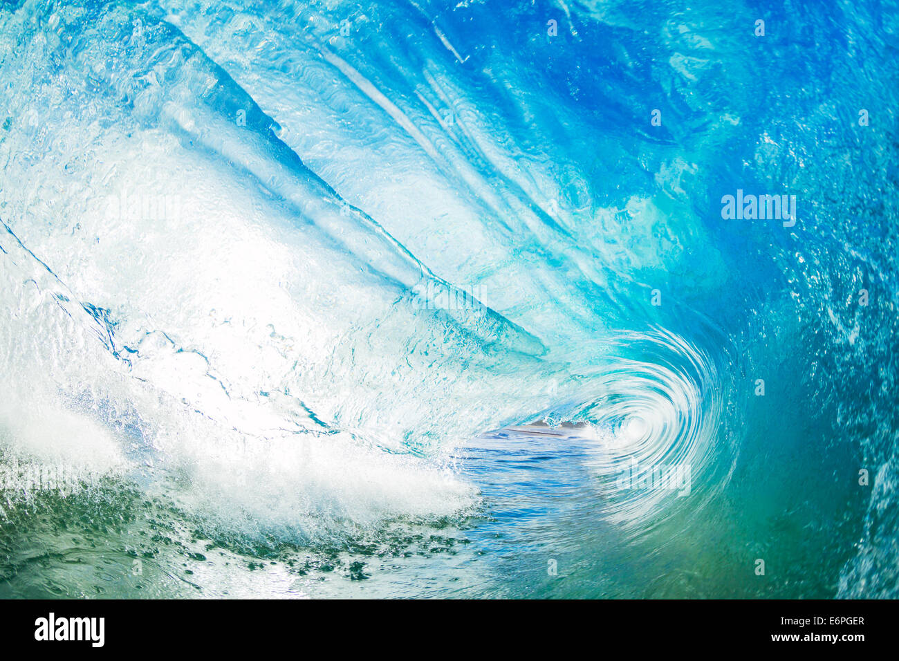 Absturz Blue Ocean Wave Stockfoto