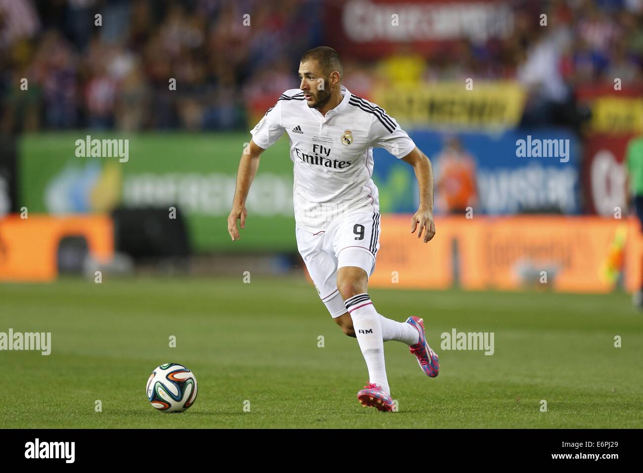 Madrid, Spanien. 22. August 2014. Kerim Benzema (Real) Fußball: Spanischen Super-Cup-match zwischen Atletico de Madrid und Real Madrid im Vicente Calderon Stadion in Madrid, Spanien. © Mutsu Kawamori/AFLO/Alamy Live-Nachrichten Stockfoto