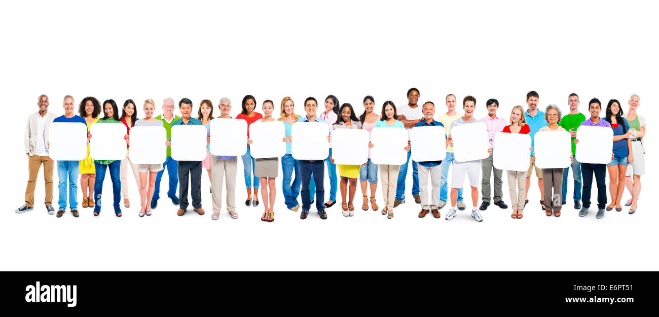 Multiethnische Gruppe von Menschen, die halten 14 leere Plakate Stockfoto