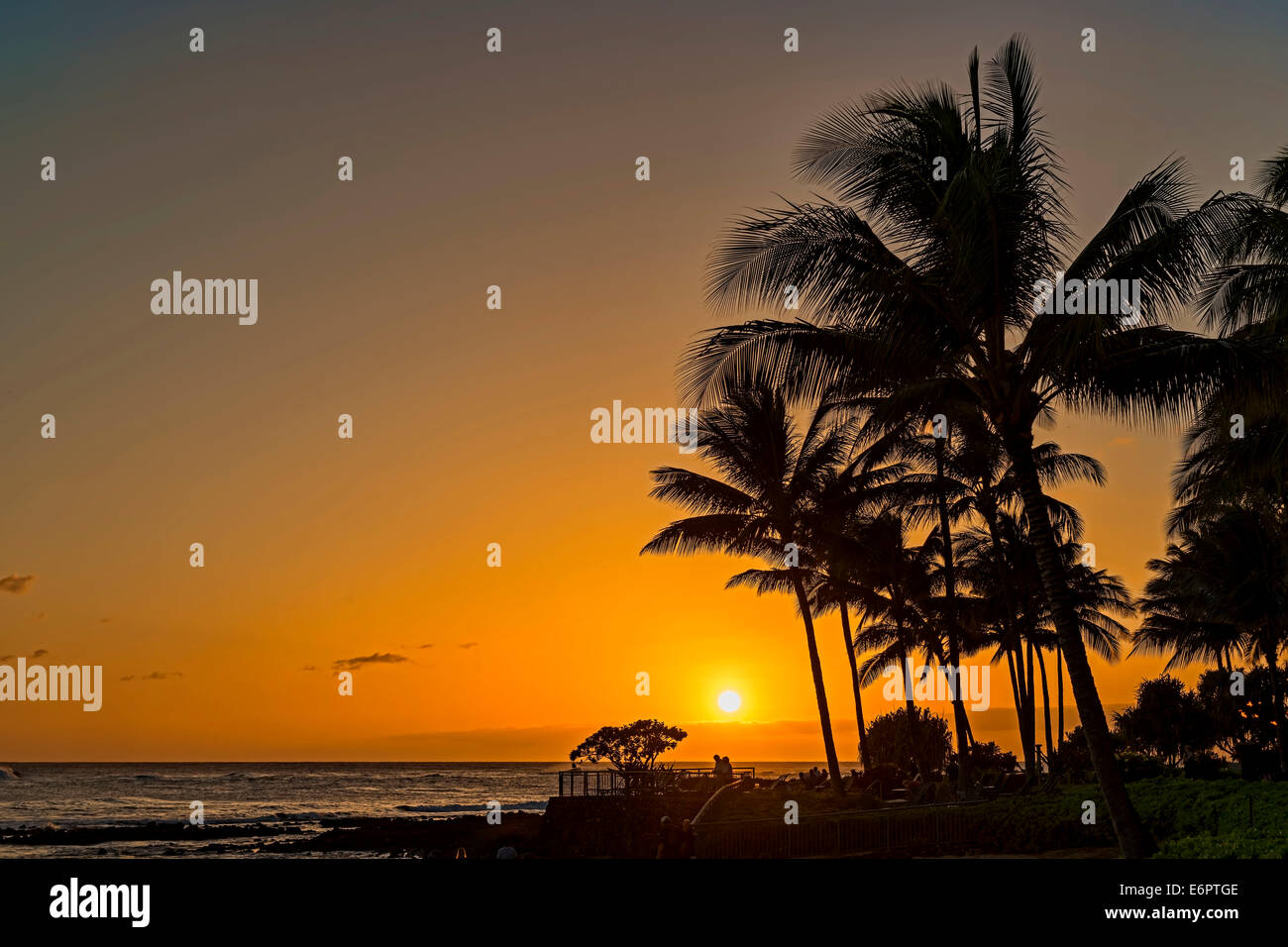 Sonnenuntergang am Strand, in Poipu, Kauai, Hawaii, Vereinigte Staaten von Amerika Stockfoto