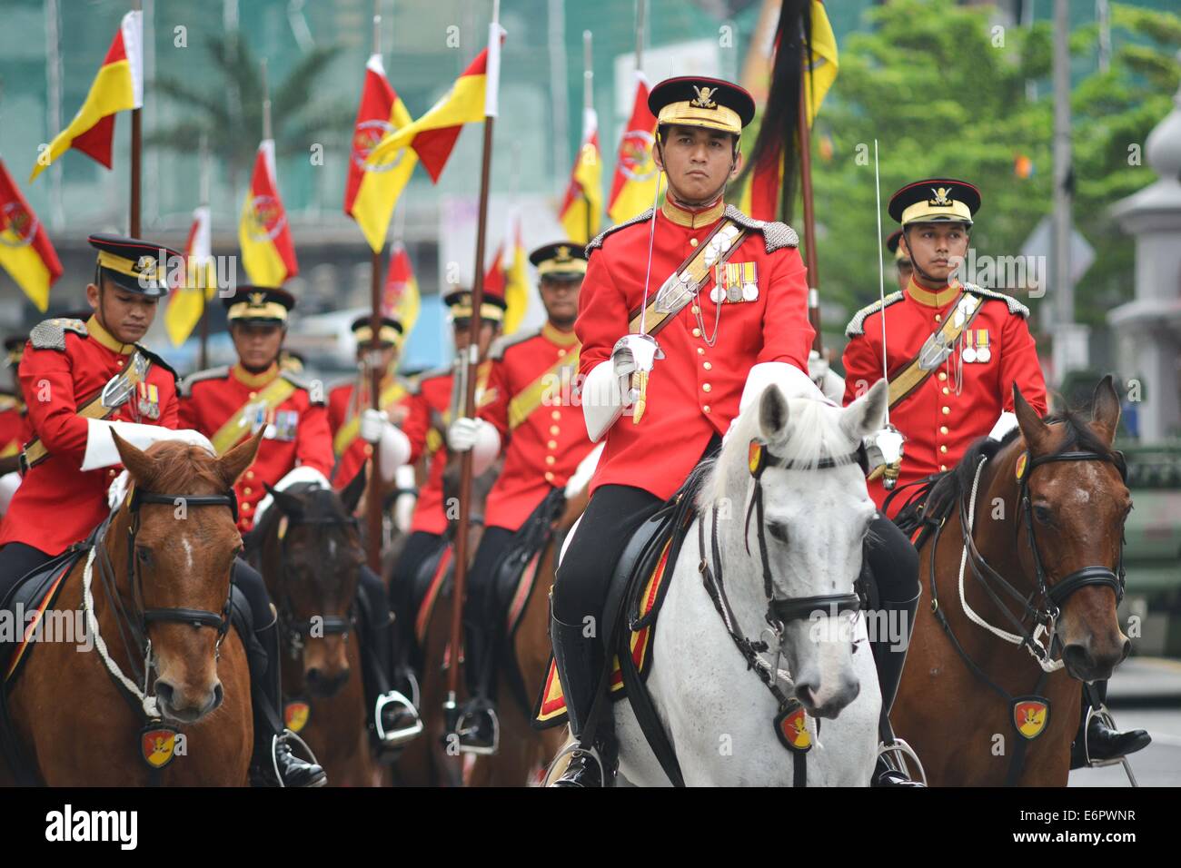 Kuala Lumpur. 29. August 2014. Menschen besuchen Probe der 57. Malaysian National Day Feier Aktivität in Kuala Lumpur, 29. August 2014. Malaysia feiert seinen 57. Nationalfeiertag am Sonntag. Bildnachweis: Chong Voon Chung/Xinhua/Alamy Live-Nachrichten Stockfoto