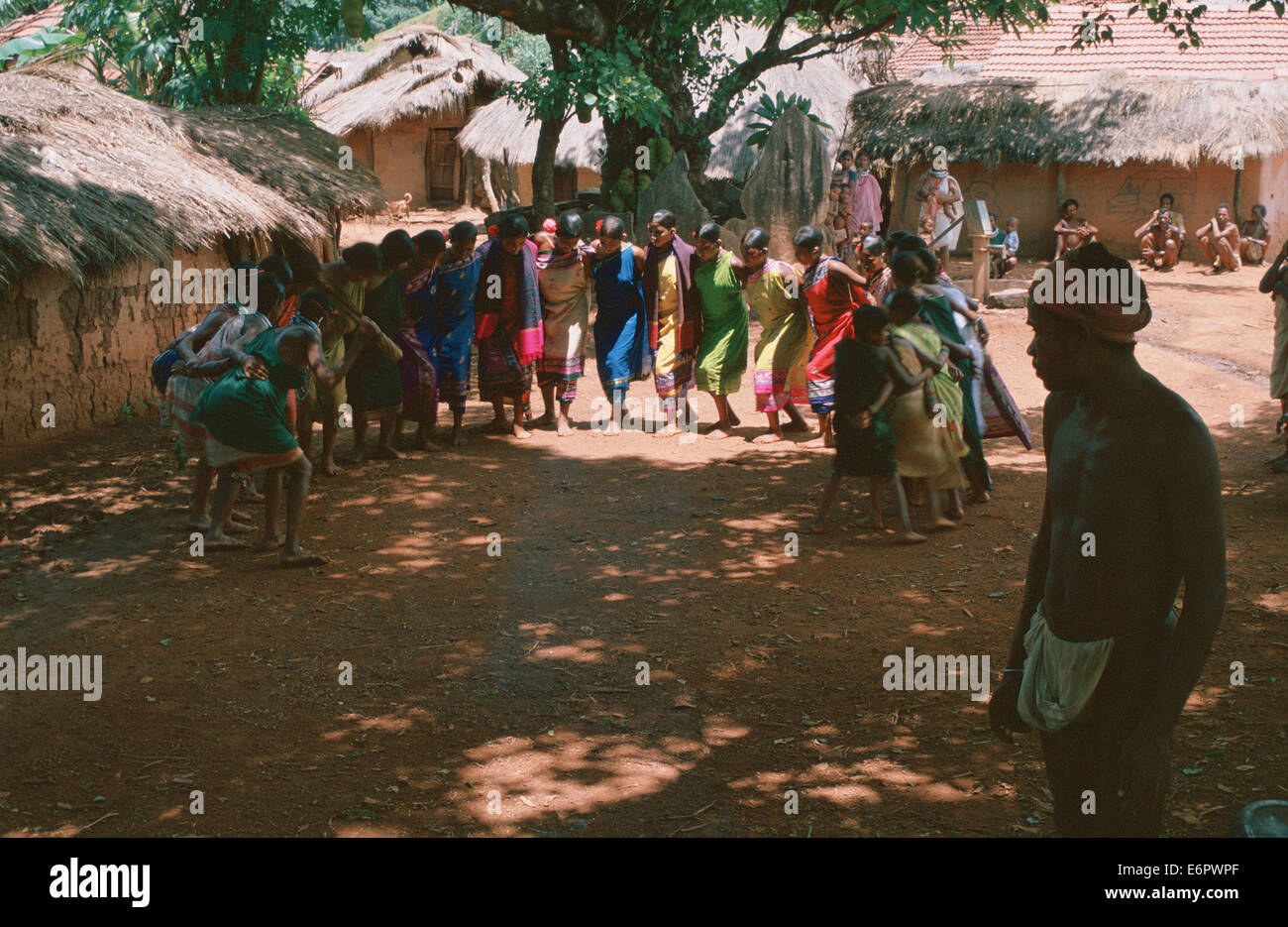 Frauen aus dem Stamm Gadaba tanzt (Indien) Stockfoto