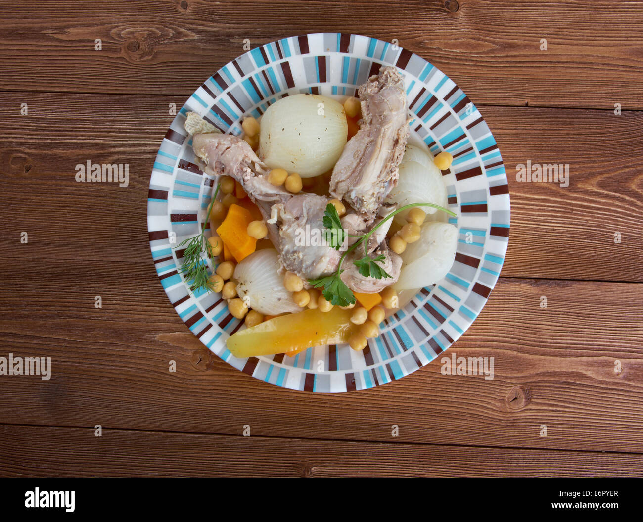 Tajine el Besbes - Maghrib Chicken Vorspeise mit Gemüse Stockfoto