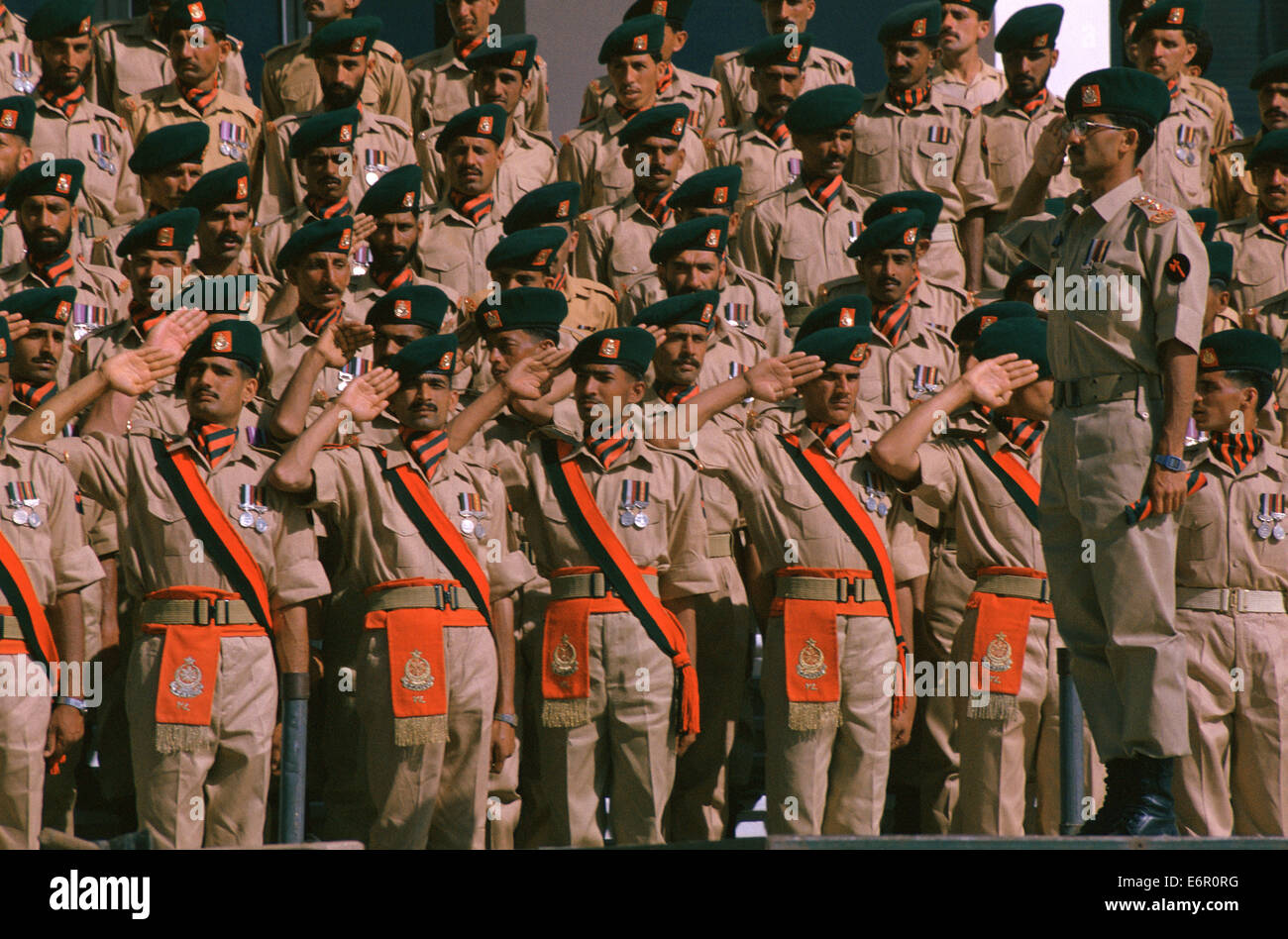 Militärische ständige Aufmerksamkeit zum Zeitpunkt des Tages Pakistan (Pakistan) Stockfoto