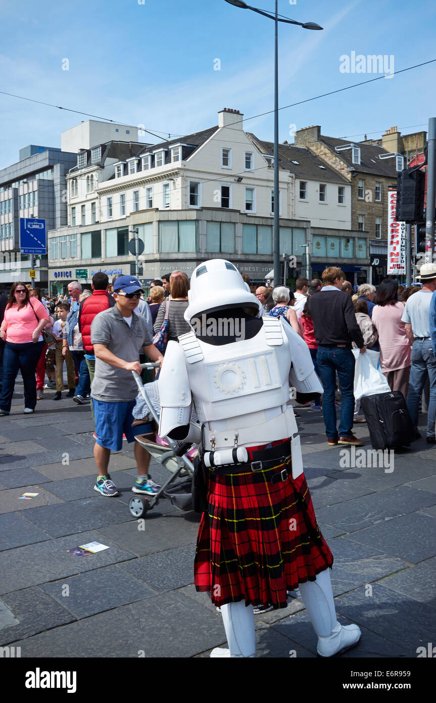 Edinburgh Festival 2014, Edinburgh, Schottland, Streetart-Künstler auf Prinzen Stret Stockfoto