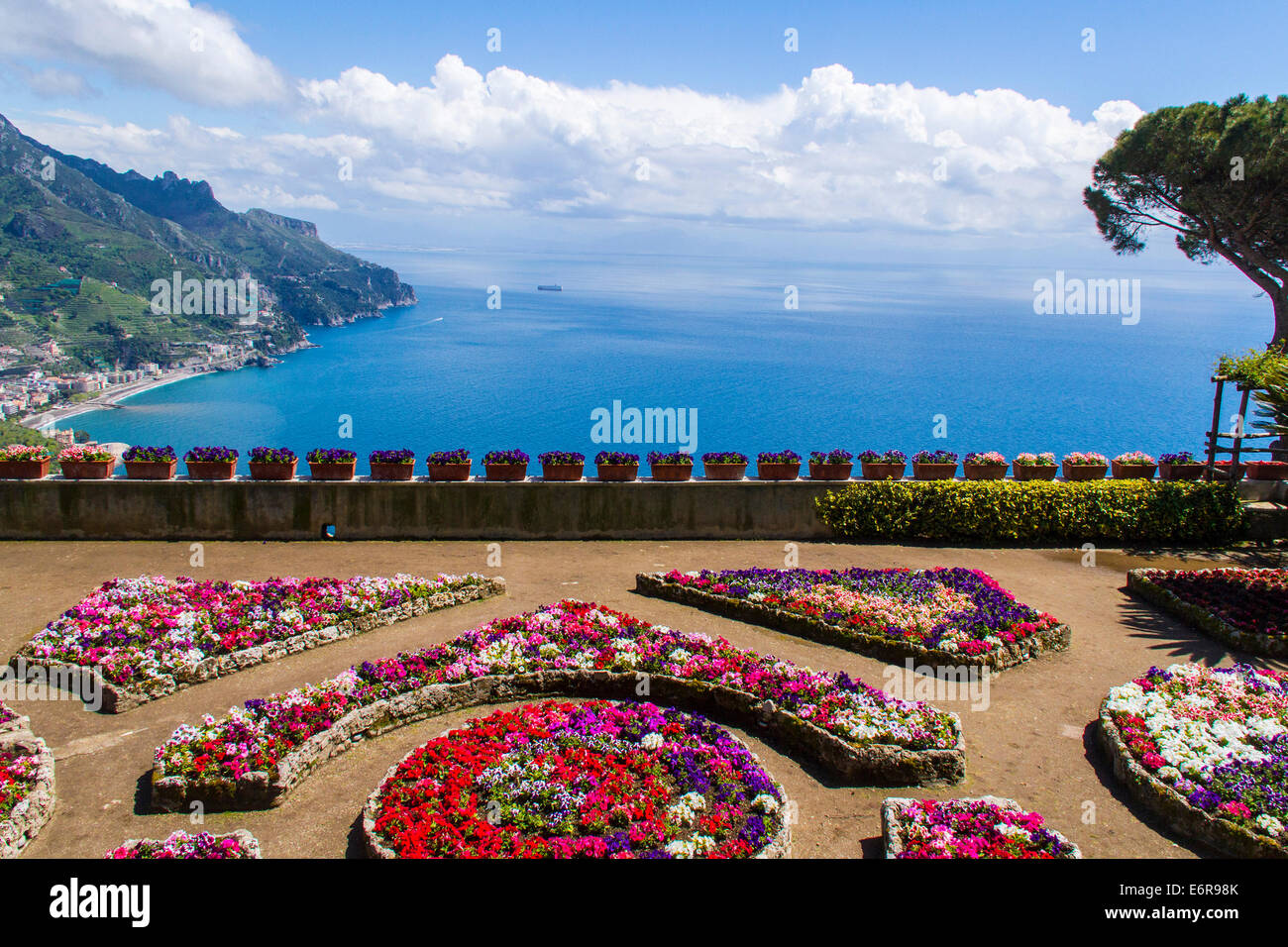 Berühmte Amalfiküste Blick von Ravello Villa, Italien Stockfoto