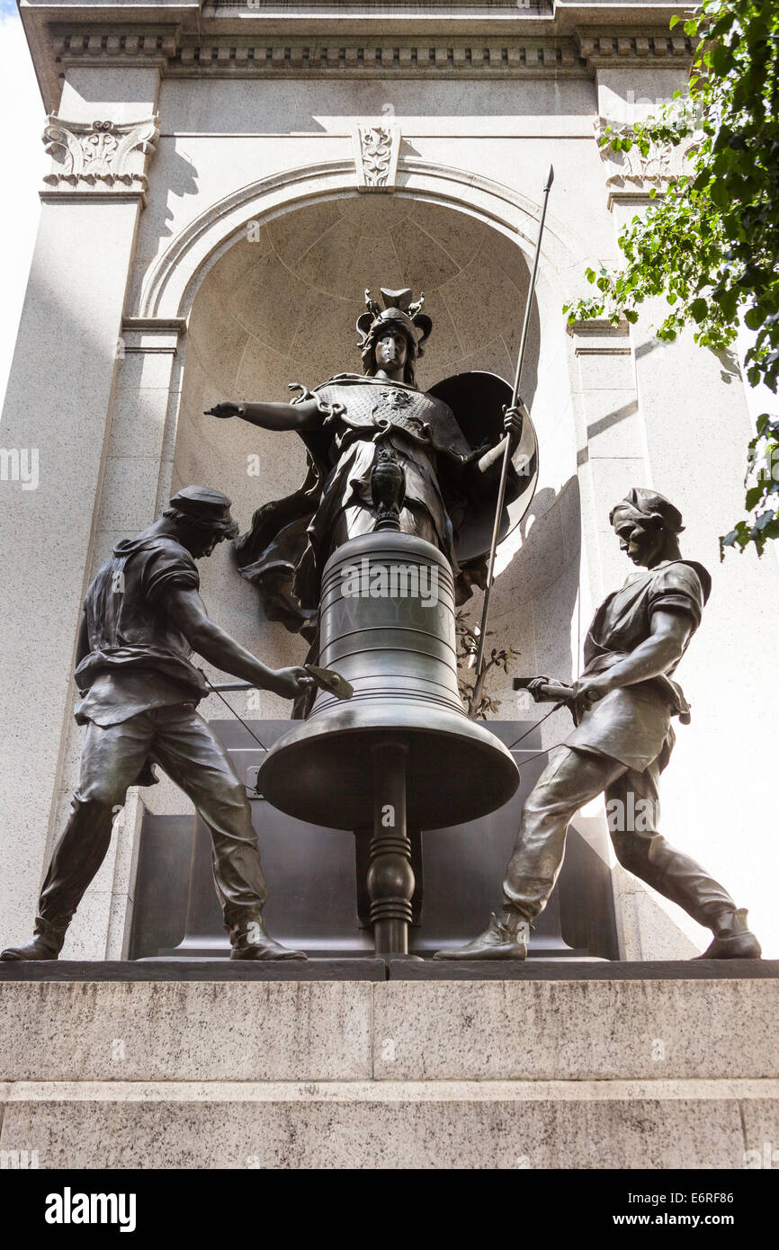 Denkmal für James Gordon Bennett, Gründer der New York Herald und Sohn, Herald Square, Manhattan, New York City, New York, USA Stockfoto